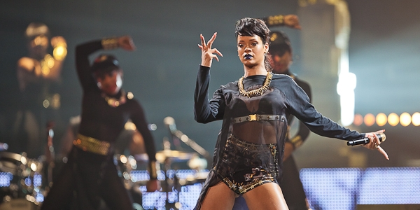 rihanna-2013-rod-laver-arena-melbourne-08.jpg