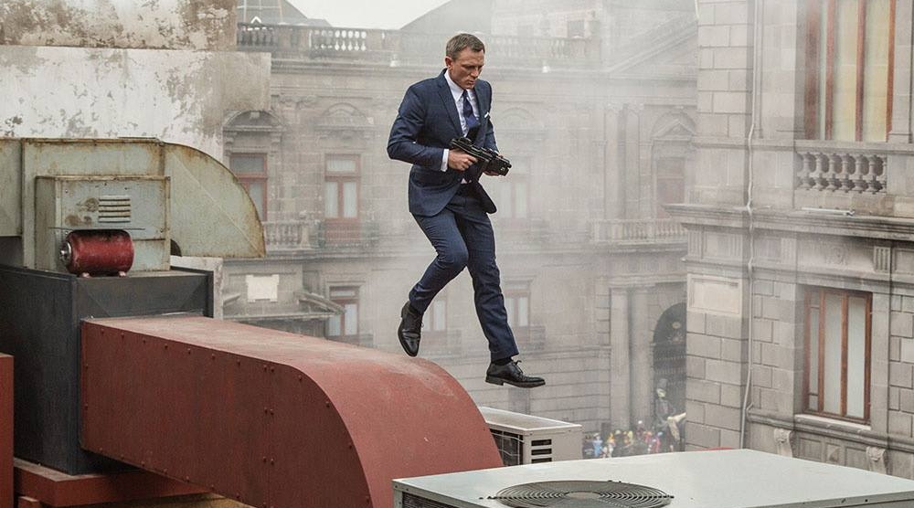 spectre-james-bond-daniel-craig-007-picture-action-rooftop-tom-ford-suit.jpg