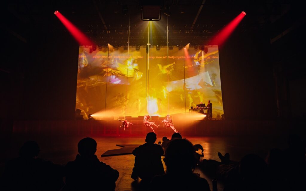 乒乒乓乓 pin-pin-piàng-piàng