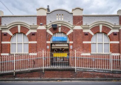 melbourne train station spotswood