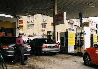 A photo of a fuel retailer that's being cracked down over fuel prices.