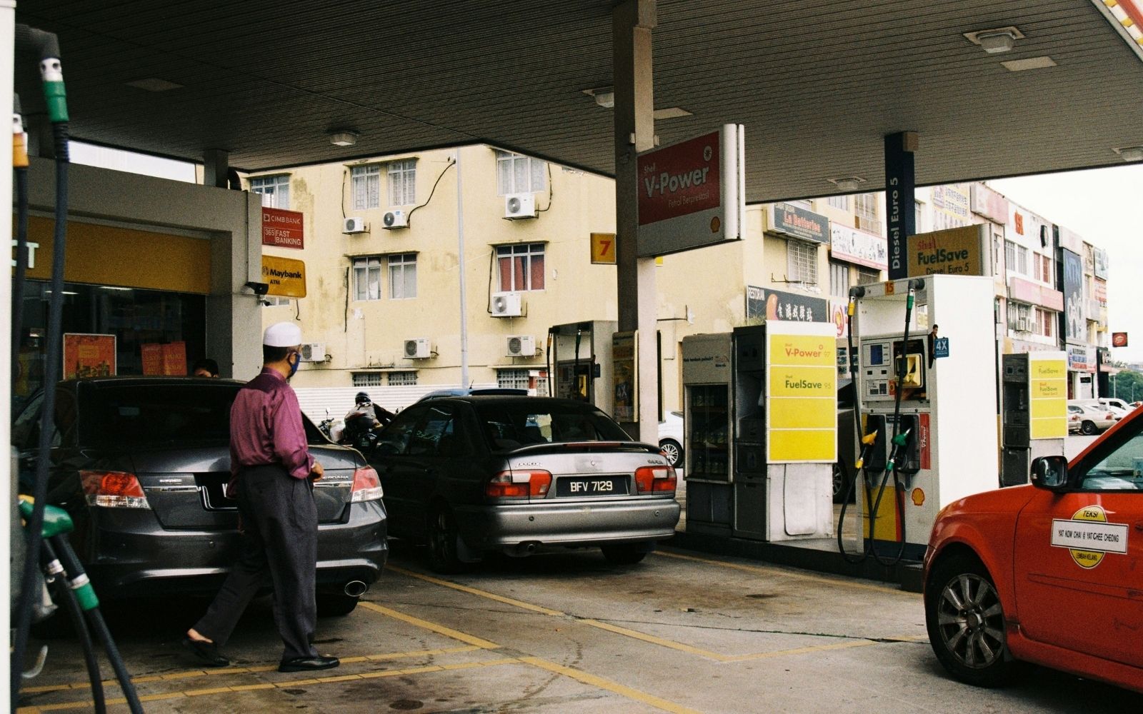A photo of a fuel retailer that's being cracked down over fuel prices.