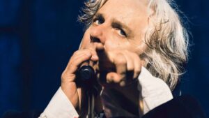 Steve Hogarth (Seated Show)