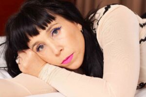 Katy Steele: This is me, UNDRESSED
